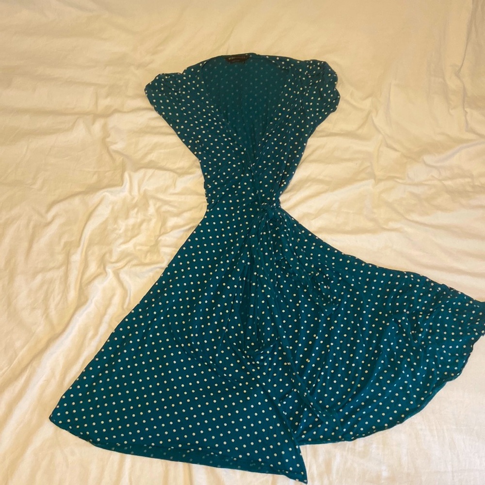 BCBGMAXAZRIA Sz M Green White Polka Dot midi wrap dress v-neck romantic casual